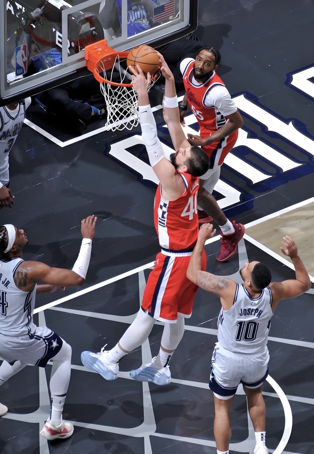 塔图姆关键节点战术调整，快船带队取胜！的简单介绍